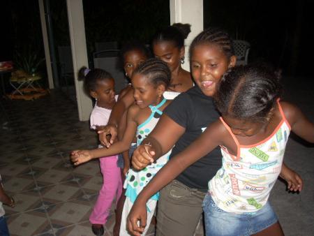 Vous etes trop petites pour  faire ca les filles !!!!